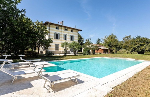 Scarperia e San Piero Villa | Beautiful private villa for 16 people with WIFI, private pool, TV, pets allowed and parking