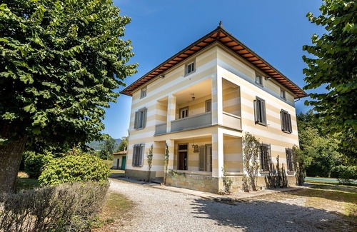 Scarperia e San Piero Villa | Beautiful private villa for 16 people with WIFI, private pool, TV, pets allowed and parking