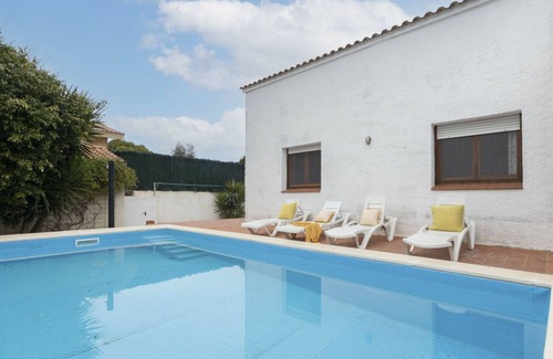 Riumar House | Beautiful private villa with A/C, WIFI, private pool, TV, patio, pets allowed and parking