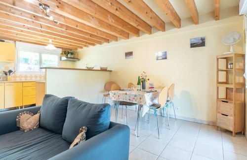 Carentan House | Beautiful private villa for 4 people with WIFI, TV, terrace and pets allowed