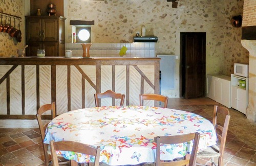 Saint-Jean-dEstissac Villa | Beautiful private villa for 6 guests with private pool, WIFI, TV, pets allowed and parking