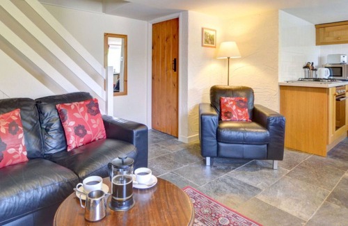 Llangurig House | Beautiful private villa for 3 guests with WIFI, TV, patio and parking