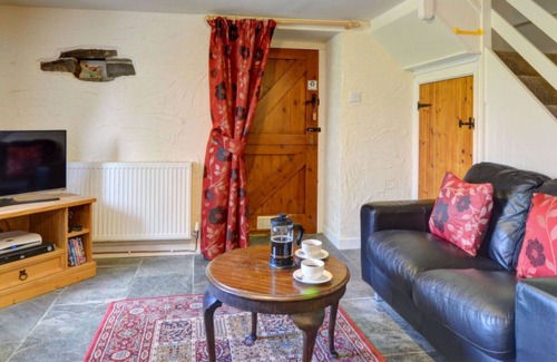 Llangurig House | Beautiful private villa for 3 guests with WIFI, TV, patio and parking