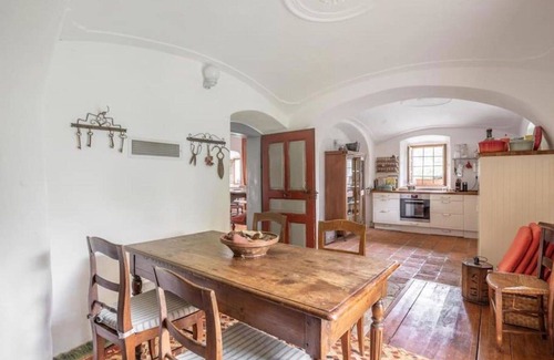 Clunek House | Beautiful private villa for 8 people with WIFI, patio and pets allowed