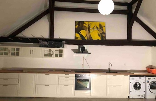 Clunek House | Beautiful private villa for 8 people with WIFI, patio and pets allowed