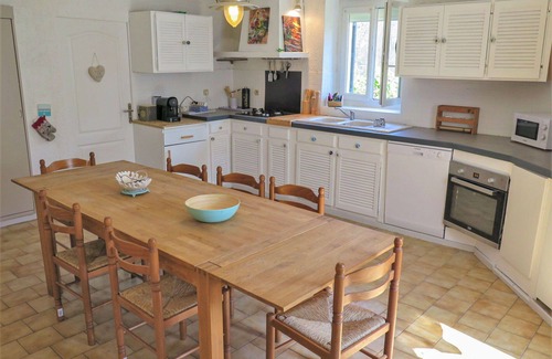 Begadan Villa | Beautiful private villa for 9 guests with WIFI, private pool, TV, terrace and pets allowed