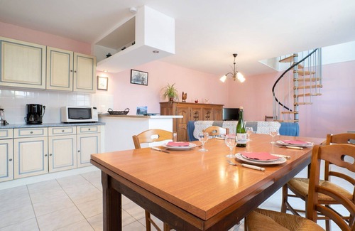 Ploumilliau House | Beautiful private villa for 4 guests with WIFI, TV, patio, pets allowed and parking