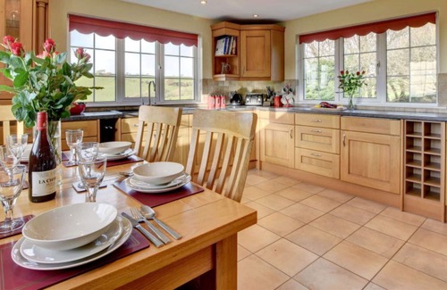 Braunton Villa | Beautiful private villa for 6 people with WIFI, TV, patio, pets allowed, panoramic view and park...