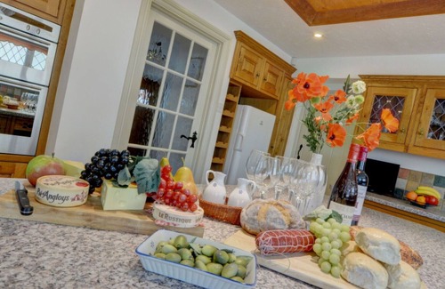 Putsborough Villa | Beautiful private villa for 6 guests with WIFI, TV, patio and parking