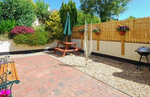 North Buckland Villa | Beautiful private villa for 4 people with WIFI, TV, patio, pets allowed and parking