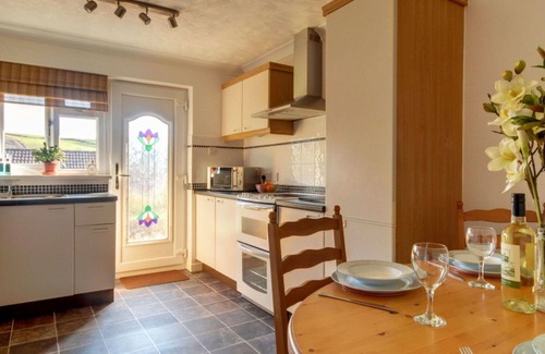 North Buckland Villa | Beautiful private villa for 4 people with WIFI, TV, patio, pets allowed and parking