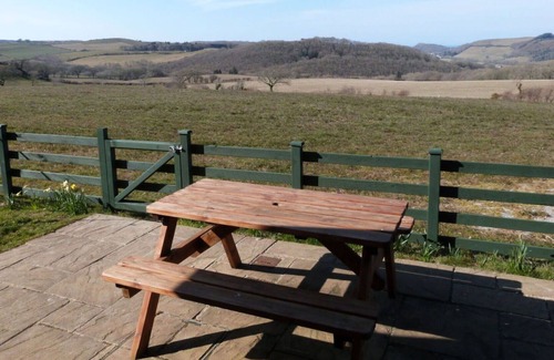 Aberystwyth House | Beautiful private villa for 6 guests with WIFI, TV, patio, pets allowed, panoramic view and park...