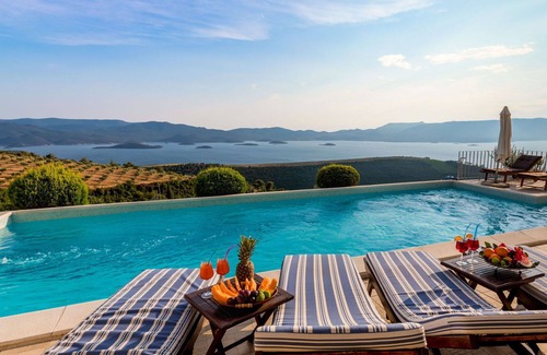 Slivno Villa | Beautiful private villa with WIFI, A/C, private pool, hot tub, TV, terrace and pets allowed