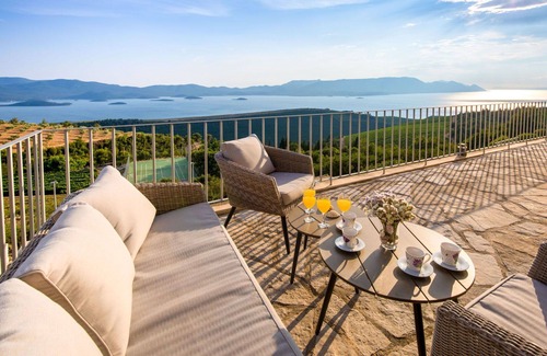 Slivno Villa | Beautiful private villa with WIFI, A/C, private pool, hot tub, TV, terrace and pets allowed