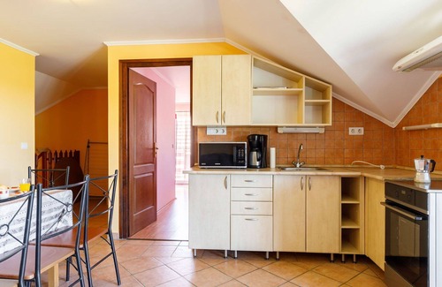 Balatonfenyves House | Beautiful private villa for 10 guests with WIFI, A/C, TV, patio, pets allowed and parking