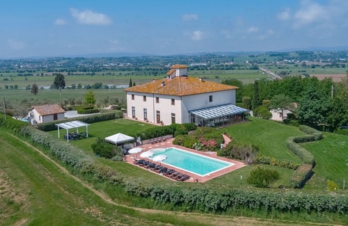 Le Piazze Villa | Beautiful private villa with A/C, WIFI, hot tub, sauna, private pool, TV, patio, close to Cortona