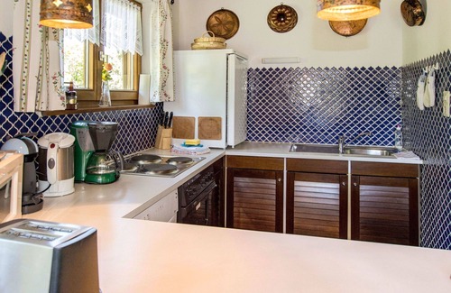 Lend House | Beautiful private villa for 6 guests with WIFI, TV, terrace, pets allowed and parking