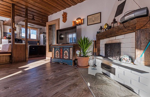 Lend House | Beautiful private villa for 6 guests with WIFI, TV, terrace, pets allowed and parking