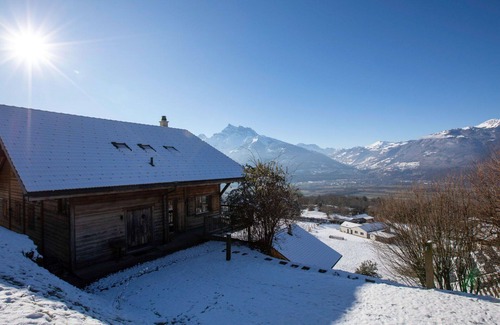 Ollon House | Beautiful private villa for 8 guests with WIFI, TV, balcony and parking