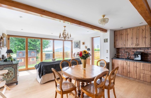 Oybin House | Beautiful private villa with WIFI, A/C, hot tub, TV, patio, pets allowed and panoramic view