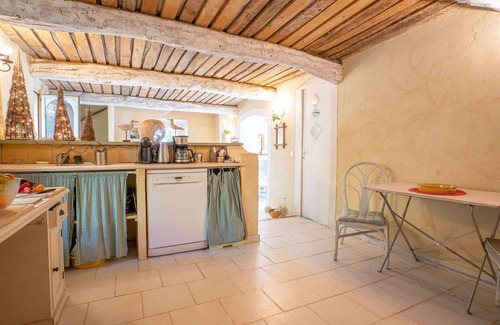Chateauneuf-Grasse House | Beautiful private villa for 6 guests with private pool, WIFI, TV, patio, pets allowed and parking