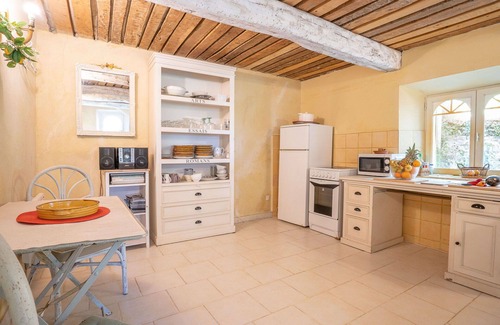 Chateauneuf-Grasse House | Beautiful private villa for 6 guests with private pool, WIFI, TV, patio, pets allowed and parking
