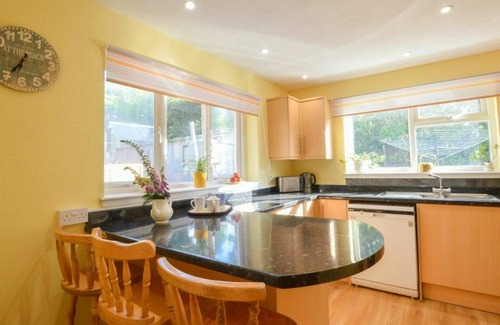 Oban House | Beautiful private villa for 8 guests with WIFI, TV, terrace, pets allowed and parking