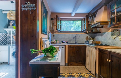 Lari Villa | Beautiful private villa for 8 people with A/C, hot tub, WIFI, TV and parking