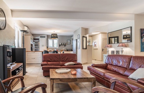 Carces House | Beautiful private villa for 8 guests with A/C, WIFI, private pool, TV, terrace and parking