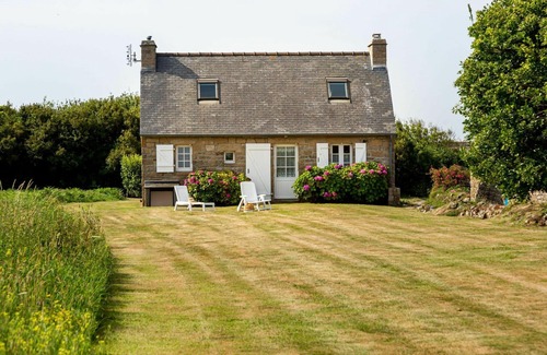 Crozon House | Beautiful private villa for 4 guests with WIFI, TV and pets allowed