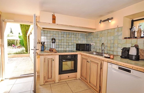 Cucuron House | Beautiful private villa for 9 people with private pool, WIFI, TV, terrace and parking