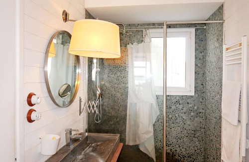 Saint-Mathieu House | Beautiful private villa for 4 guests with WIFI, TV, terrace, pets allowed and parking