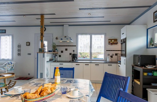 Saint-Mathieu House | Beautiful private villa for 8 people with WIFI, TV, terrace, pets allowed and parking