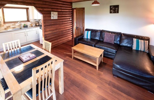 Fivelanes House | Beautiful private villa with hot tub, WIFI, TV, patio, pets allowed, panoramic view and parking