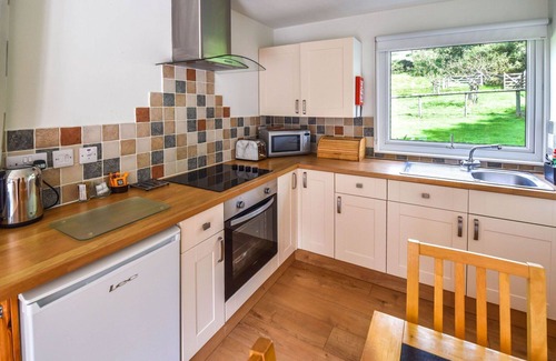 Fivelanes House | Beautiful private villa for 4 people with WIFI, hot tub, TV, patio, pets allowed and parking