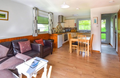 Fivelanes House | Beautiful private villa for 4 people with WIFI, hot tub, TV, patio, pets allowed and parking