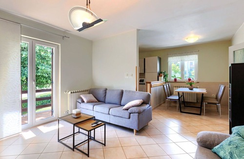 Pican House | Beautiful private villa with A/C, WIFI, private pool, TV, patio, pets allowed and parking