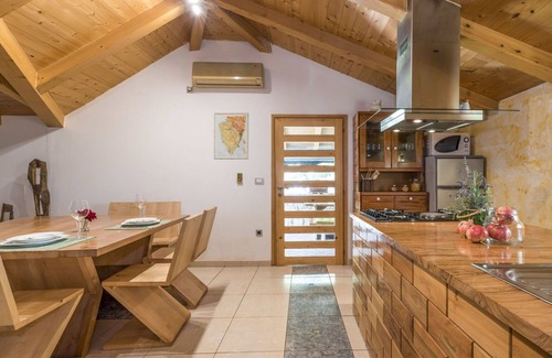 Rebici House | Beautiful private villa for 6 people with WIFI, A/C, TV, terrace, pets allowed and parking