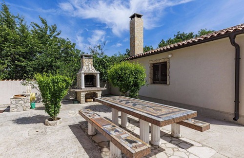 Rogocana House | Beautiful private villa for 12 guests with private pool, WIFI, TV, patio and parking