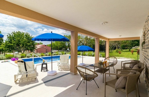 Vinez House | Beautiful private villa for 6 people with A/C, WIFI, private pool, TV, terrace and parking