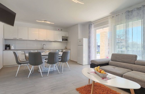 Nova Vas House | Beautiful private villa for 6 people with WIFI, private pool, A/C, TV, terrace and parking