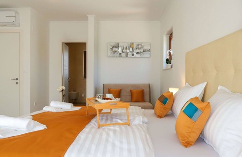 Sveti Anton House | Beautiful private villa for 5 guests with WIFI, A/C, private pool, TV, terrace and parking
