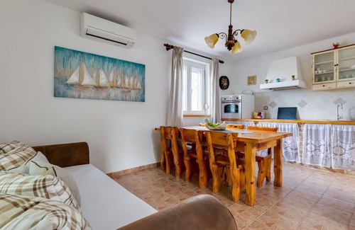 Gornji Zemunik Villa | Beautiful private villa for 8 people with private pool, WIFI, hot tub, A/C, TV, patio and parking