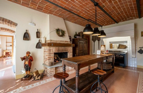 Castell'Alfero House | Beautiful private villa with hot tub, WIFI, TV, patio, pets allowed, panoramic view and parking