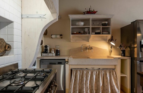Castell'Alfero House | Beautiful private villa with hot tub, WIFI, TV, patio, pets allowed, panoramic view and parking