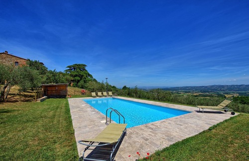 Le Piazze Villa | Beautiful private villa for 6 people with pool, A/C, WIFI, panoramic view and parking