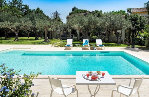 Salemi Villa | Beautiful private villa for 10 guests with A/C, private pool, WIFI, TV and patio