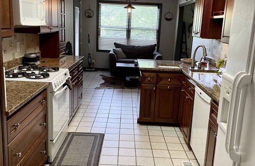 Ashley Oaks House | Beautiful Private west Knoxville home 2700sf