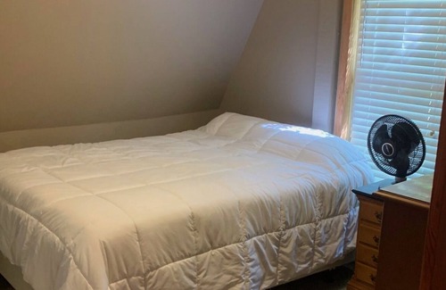 Nineveh House | Beautiful property on Sweetwater lake