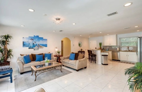 Jacksonville House | Beautiful property by the water